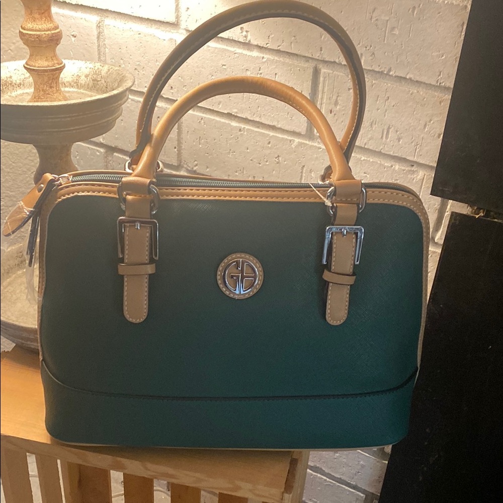 Elegant Green Handbag with Tan Accents
